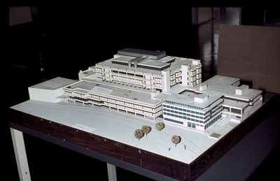 827199 Afbeelding van de maquette voor het nieuwe warenhuis van Vroom & Dreesmann in het plan Hoog Catharijne te ...